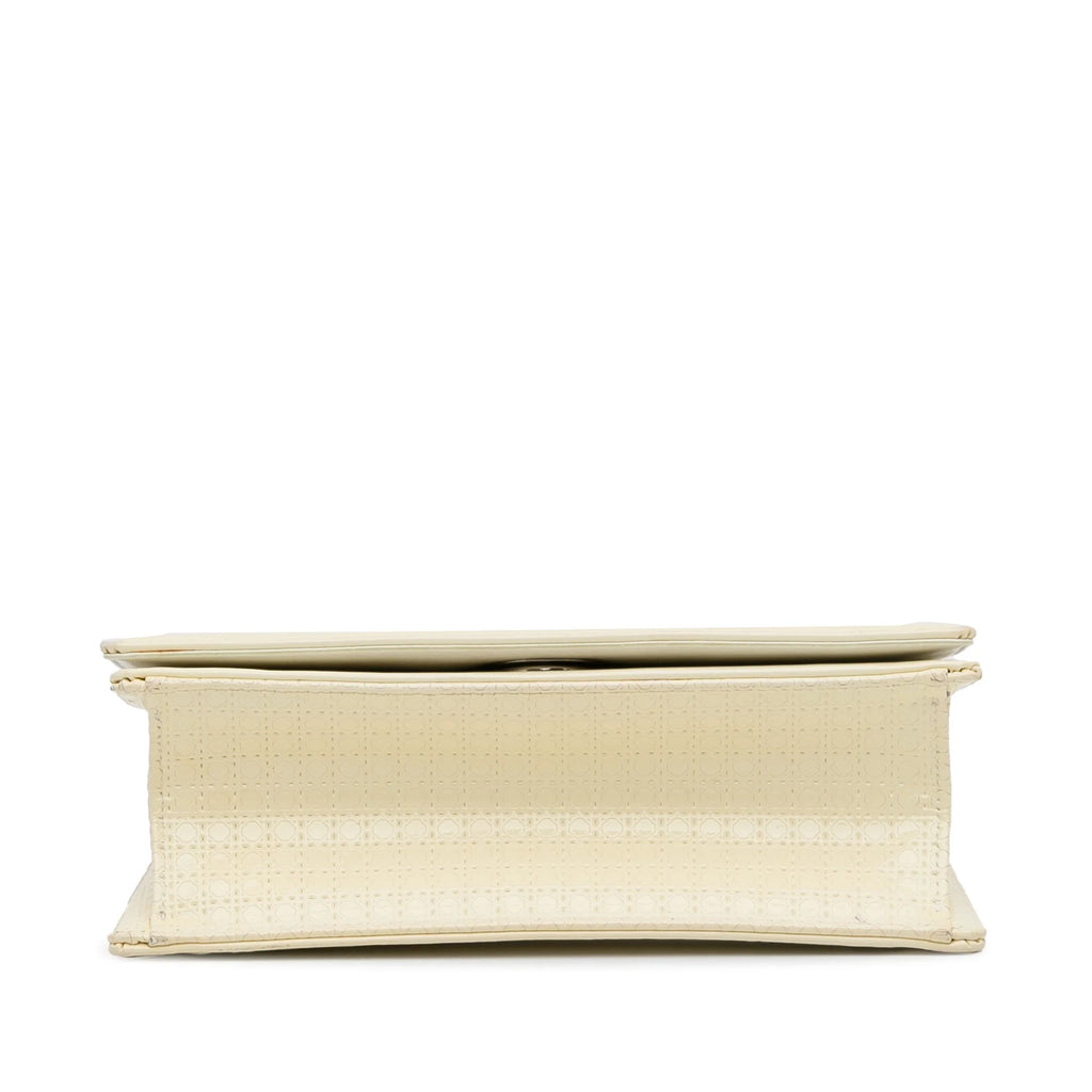 Pre-Owned White Patent Leather Crossbody Bag X807
