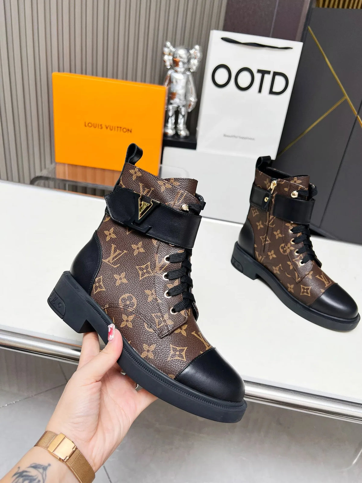 Women Boots I47168