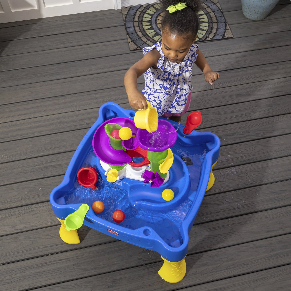 Blue Water & Ball Table Y850985
