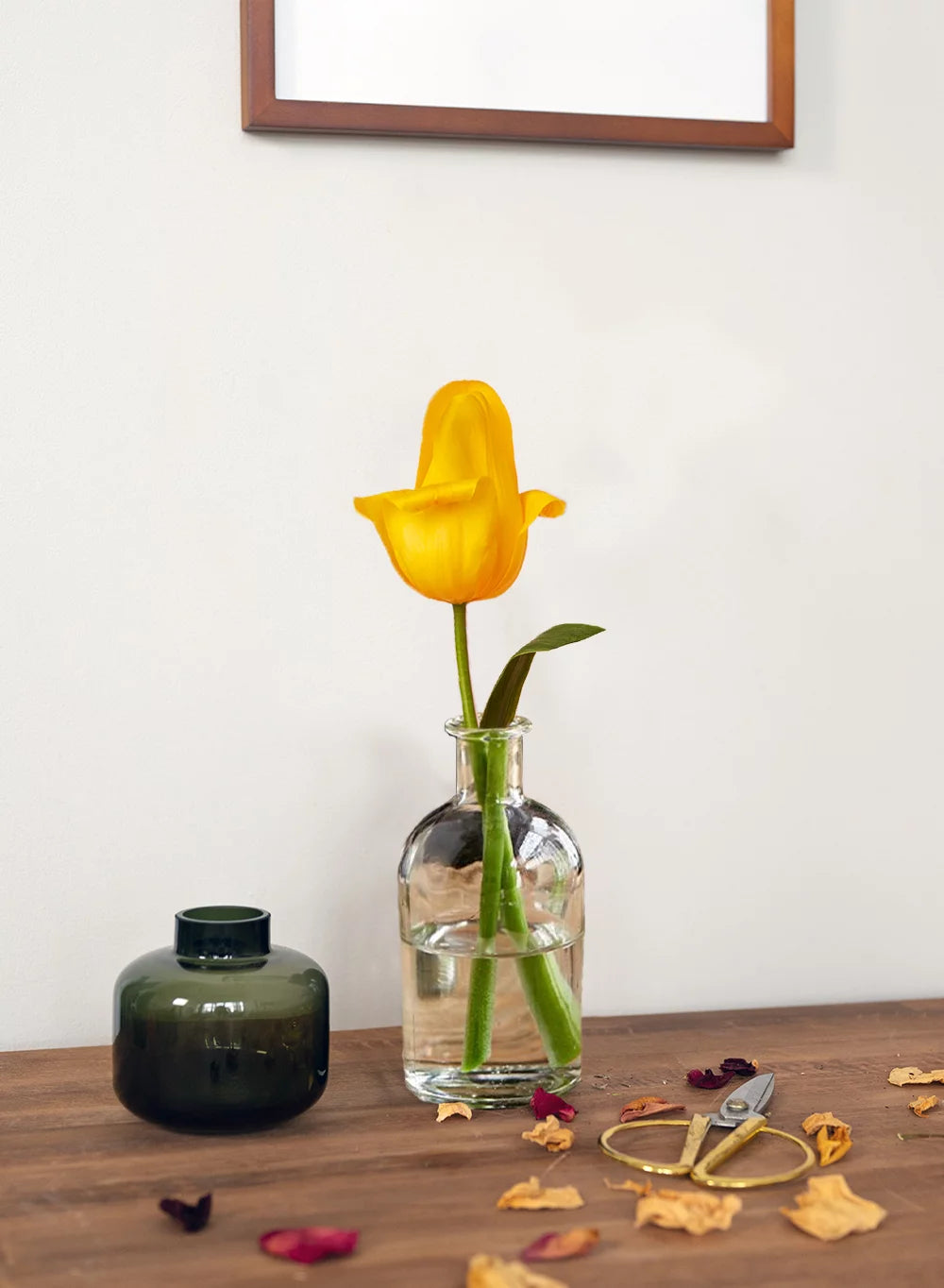 Set of 48 Clear Bud Vases O558