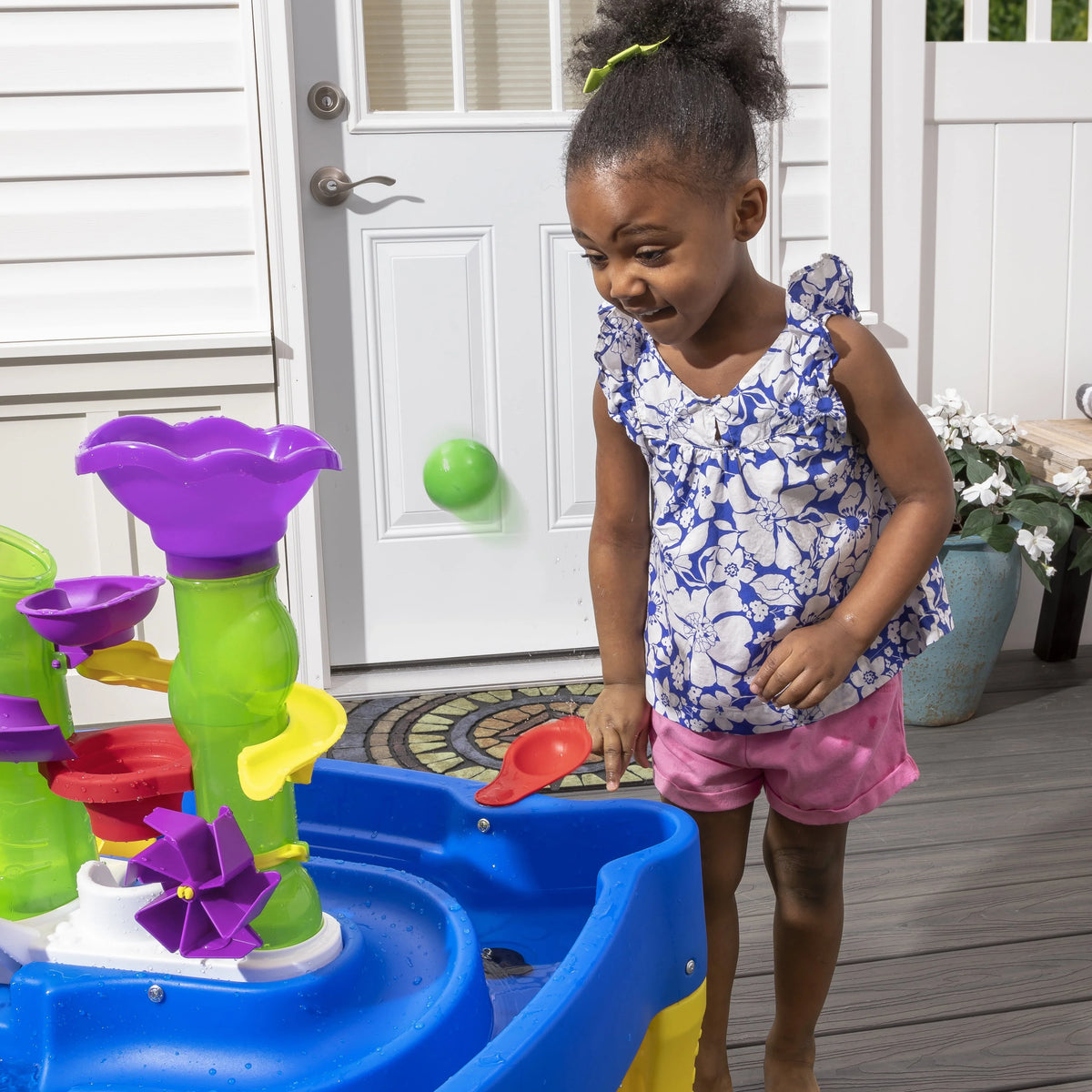 Blue Water & Ball Table Y850985