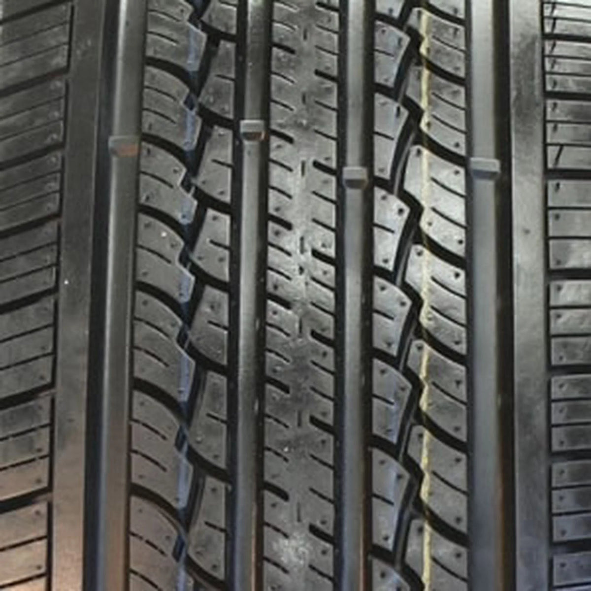 All Season 225/70R16 103T Passenger Tire D52640