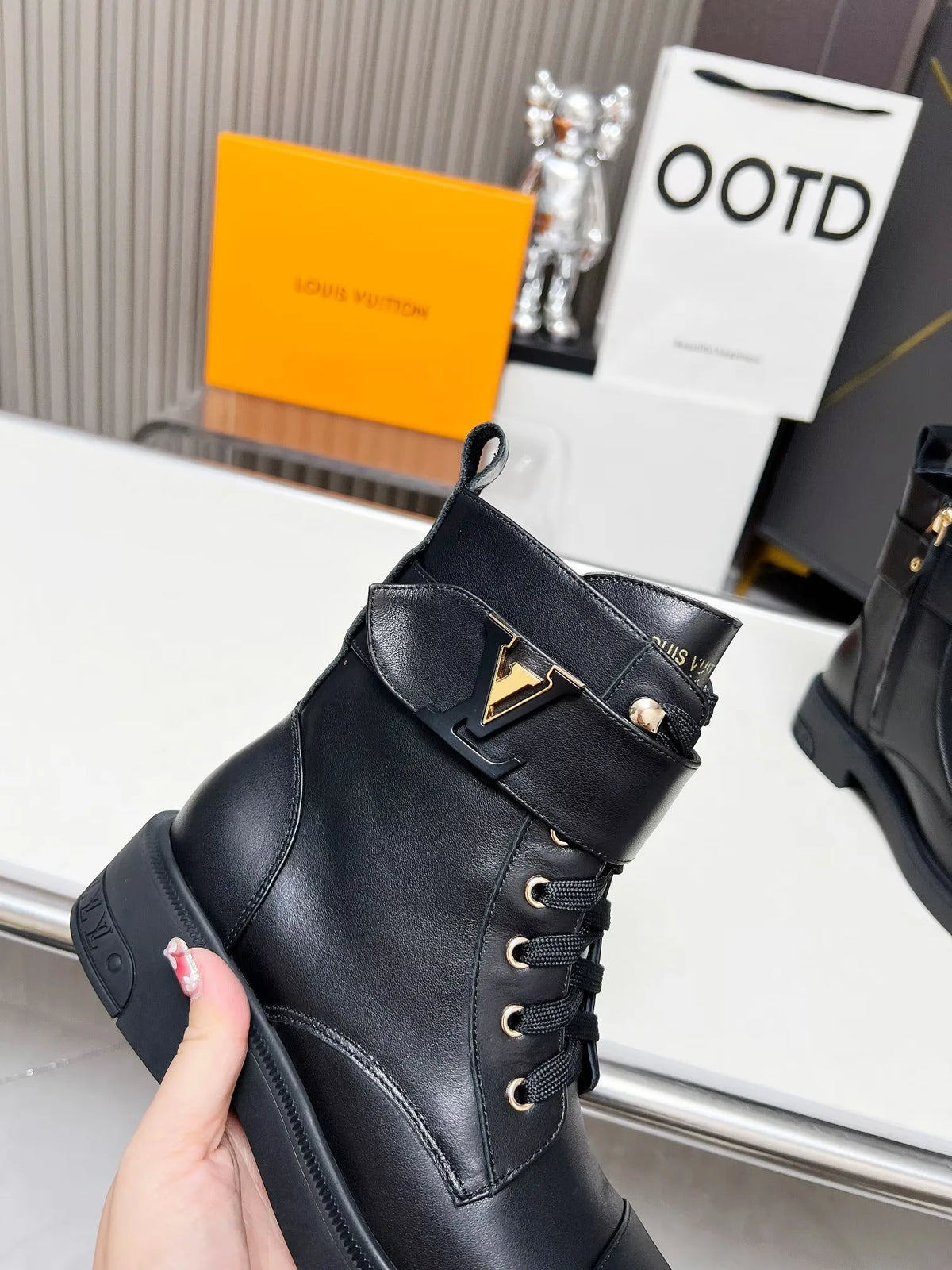 Women Boots I47168